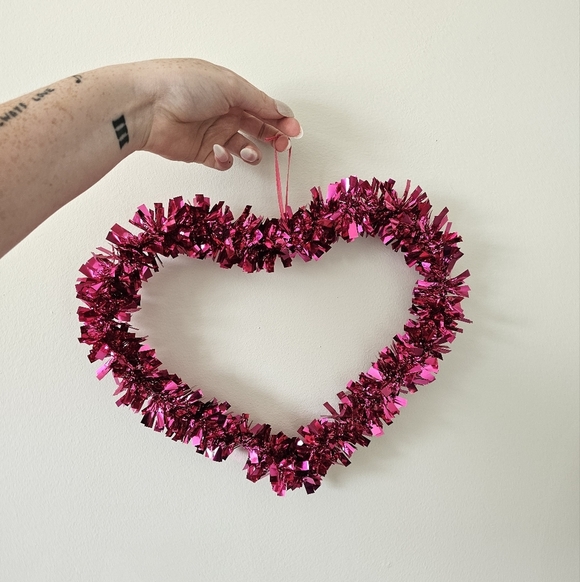 Pink Heart Tinsel Wreath Wall Decor Valentine's Day - Picture 1 of 3